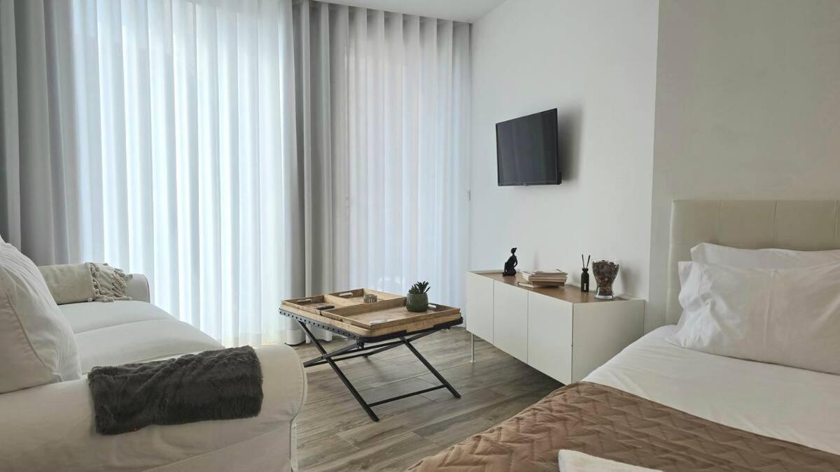 Apartment Iconik Design *