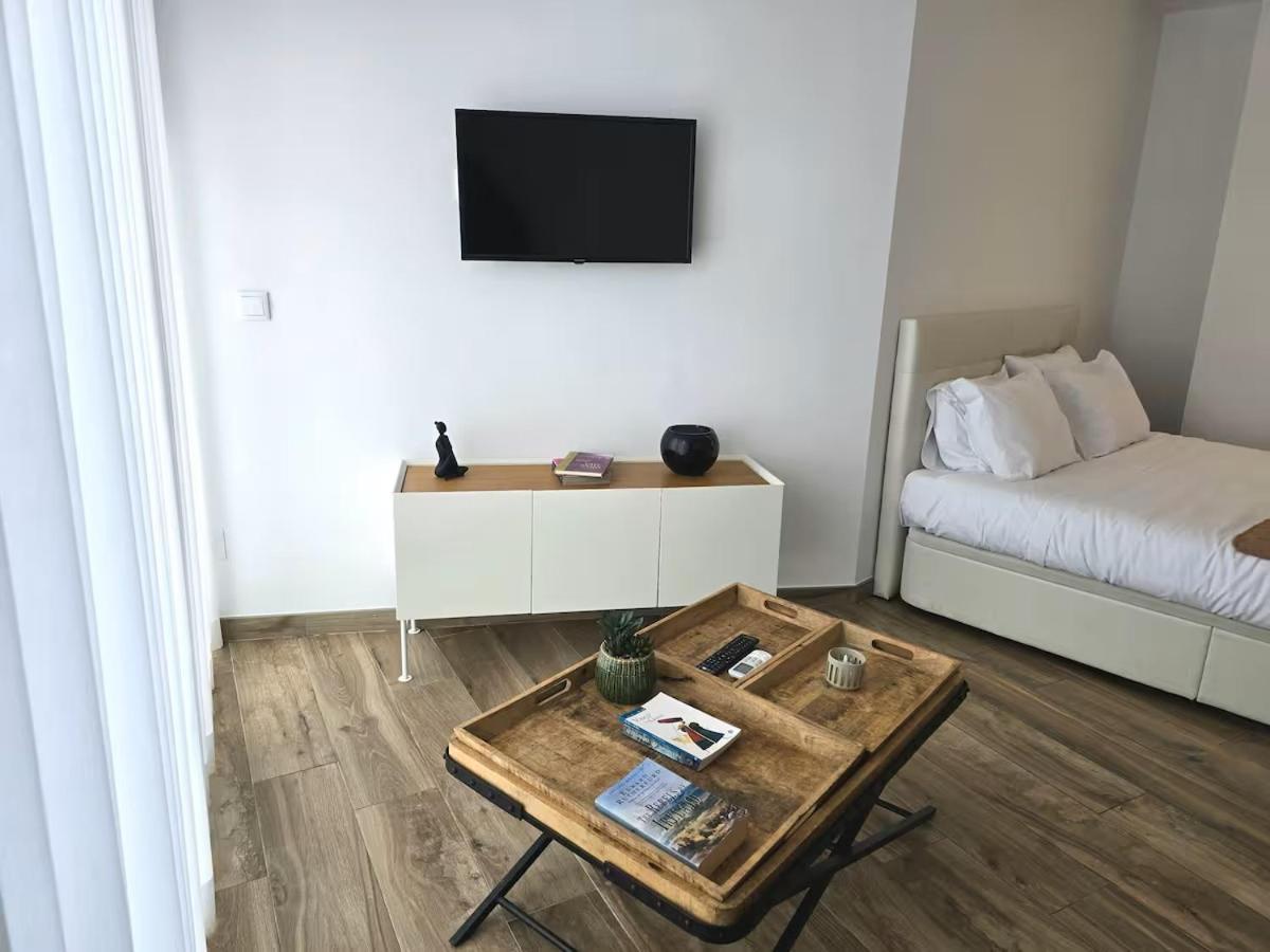 Apartment Iconik Design *