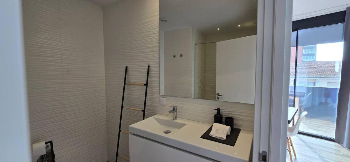 Apartment Iconik Design *