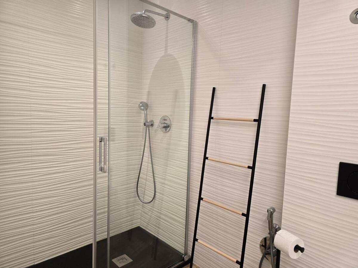Apartment Iconik Design *