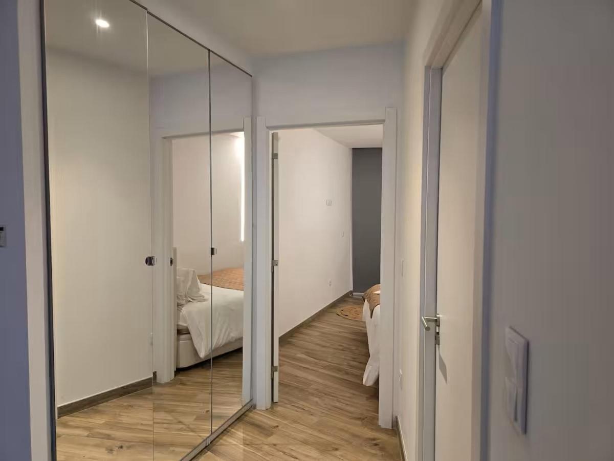 Apartment Iconik Design *